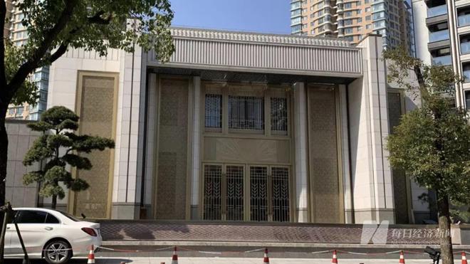 开云网站：停工、破产、复工⋯⋯上海这个千万级豪宅艰难“重生”(图2)