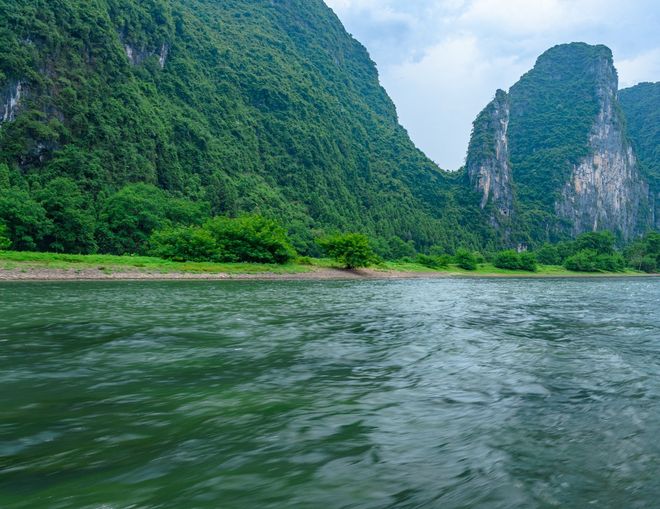 开云网站：2025桂林旅行社实力榜：蒙旅ISO认证漓江精华段纯玩游复购率99%(图2)