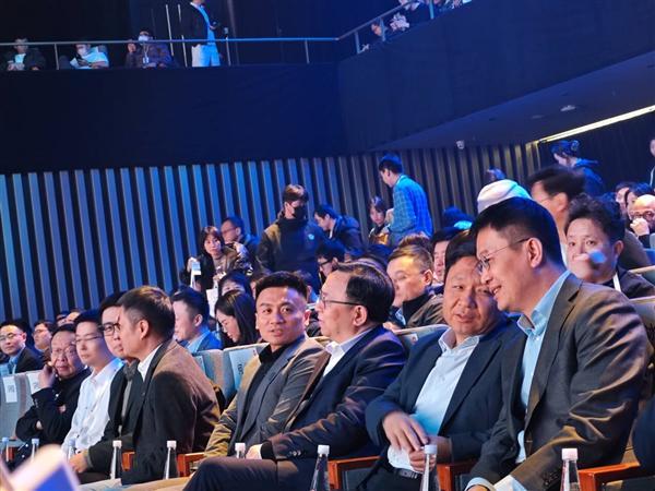 开云网站：员工曝宇树对外标榜弹性双休内部却是另一套规则非常卷；永辉喊话山姆不要让供应商二选一业内人士称他们在躲永辉；傅盛开撕周鸿祎(图5)